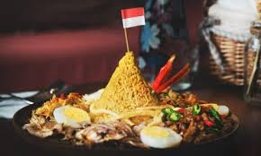 Tumpeng hingga saat ini masih dipercaya dapat membuat suasana perayaan hut kemerdekaan menjadi lebih akrab dan kekeluargaan diantara warga. Makna Nasi Tumpeng Kemerdekaan Indonesia Masak Apa Hari Ini