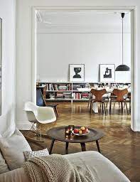 Interiors Living Room Leading On To A Dining Room Both With Parquet Oak Flooring Laid In A Herringb Arredamento Salotto Idee Arredamento Arredamento D Interni