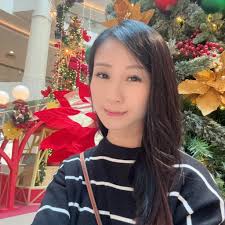 一名中国女子表示到香港旅游看不懂繁体字，加上不会粤语无法和别人有效沟通，让她直呼：“气死了，别逼我！”