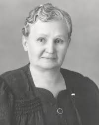 I come from 4 generations of midwives. The last one, my grandma Susie  Littleford, delivered almost all of my cousins