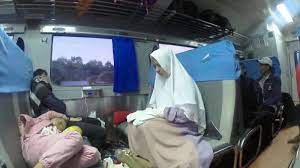 Kan kenderaan tu sentiasa bergerak, masuk simpang sana, belok simpang sini. Bagaimana Cara Shalat Di Atas Kendaraan Umum