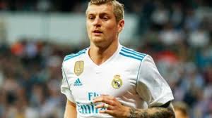 حدد توني كروس لاعب خط وسط ريال مدريد ومنتخب ألمانيا، الوقت الذي سيحسم فيه مستقبله الدولي مع المانشافت. ÙƒØ±ÙˆØ³ Ø§Ù„Ø£ÙØ¶Ù„ ÙÙŠ Ø£Ù„Ù…Ø§Ù†ÙŠØ§ Ù„Ø¹Ø§Ù… 2018 Ø§Ù„Ø´Ø±ÙˆÙ‚ Ø£ÙˆÙ†Ù„Ø§ÙŠÙ†
