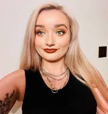 Kelsey Sharp's Instagram, Twitter & Facebook