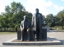 Uitgebreide vertaling voor banks (engels) in het nederlands. Ddr Marx Engels Forum Is A Public Park On The Eastern Bank Of The Spree River In The Central Mitte District Of Berl Public Park Friedrich Von Schiller Statue