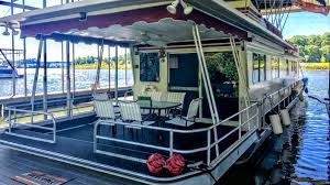 Sunset marina's houseboat rentals enable one to experience one of most pristine lakes with unspoiled shorelines in. Houseboat Rentals In Tennessee Vrbo