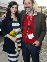 Tschirner grew up in east berlin. Nora Tschirner Zeigt Ihren Babybauch Intouch