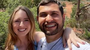 This 29-year-old's side hustle brings in $2 million a year—here's a look at  her typical day