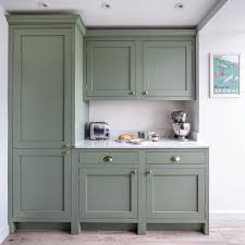 Farrow and ball kitchen colour combinations have been known to push the envelope, and the pairing of cook's blue with blazer accents is no exception! Farrow Ball On Twitter These Card Room Green Https T Co Uuuy1odhlx Cabinets Br Green Kitchen Cupboards Kitchen Cupboard Colours Farrow And Ball Kitchen