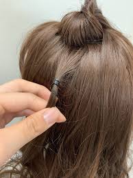 参戦ヘア 簡単 かわいい リボンを編み込むヘアアレンジのやり方をご紹介 コンサートやライブにおすすめ フミコミュ ヘアアレンジ リボン ヘアスタイル リボンヘアアレンジ