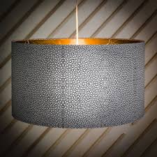 Large choix de luminaires design pour tous les goûts et tous les styles de maison: Une Suspension Aux Imprimes Geometriques Et Interieur Dore La Redoute Interieurs X Petite Friture Luminaire Idee Deco Diy Luminaire Design
