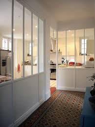 Verriere Bois Sur Mesure Pour Ouvrir Eclairer Cette Cuisine Verriere Blanche Deco Entree Maison Amenagement Maison