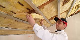 Spuma poliuretanica se aplica prin pulverizare cu ajutorul unui dispozitiv de inalta presiune. Izolarea Mansardei Cum Se Face Sfatul Drdeco Ro