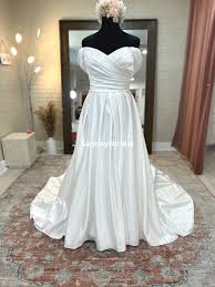 0189, Texas Bella An230 size 18 ivory satin