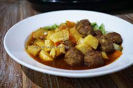 Nah gimana kalau steak yang berasal dari solo? Diah Didi S Kitchen Bola Bola Daging Goreng Kuah Bestik Solo