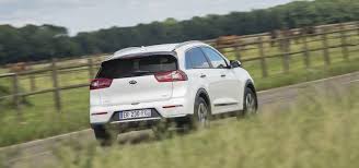 Le kia niro est un suv compact hybride proposant de multiples avantages, tant dans la conduite que dans le design. Essai Comparatif Le Kia Niro Hybride Rechargeable Contre Le Niro Hybride Classique L Automobile Magazine
