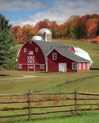 Oldbarn Barn Barndominiums Countryhome Woodbarn Abandonbarn Barndominiumfloorplans Oldhouse House In 2020 Barn Pictures American Barn Old Barns