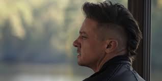 A short almost pixie cut style that immediately gets a lot of attention. Hawkeye S Haircut In Avengers Endgame Explained