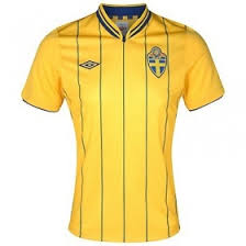 Det är ett kortspel och en måste vara mycket försiktig att kunna spela det. Fotbollstrojor Matchtrojor Sverige Svenska Landslaget