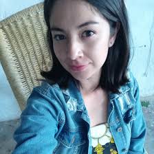 Buenas tardes, ustedes que cantidad de alimento recomiendan darle sus  gallinas? Por ejemplo si mitad maiz y mitad ponedor o puro alimento para  ponedoras? Porque les ando dando mitad y mitad