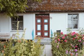 Sehr großzügiges ferienhaus in vitte am süderende mit saisonal beheizten aussenpool, gaskaminen, sauna, seeblick, direkten strandzugang und großer wohnküche im og. Hiddensee Ferienwohnungen Unterkunfte Mecklenburg Vorpommern Deutschland Airbnb