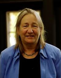 Foreign Language and International Economics