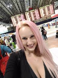 Angel Wicky в X: „Good morning from airport 😘😘😘😘 even though its so  early, don't forget to smile =) t.coQj9i4MXkMY“  X