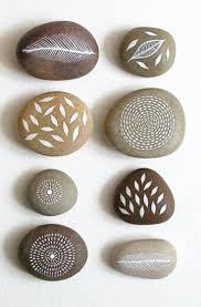 Steine Bemalen 101 Ideen Fur Eine Wunderschone Diy Dekoration Kies Malerei Steine Bemalen Basteln Mit Steinen
