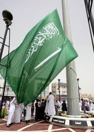 Saudi Men Unfurl A Giant Saudi National Flag During A Ceremony To Raise The Highest Flag In The Country In The Eastern City Dammam Saudi Arabia Flag Saudi Flag