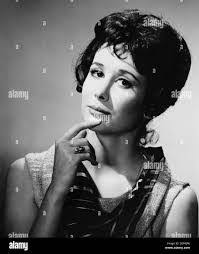 Marianne Mcandrew's Instagram, Twitter & Facebook