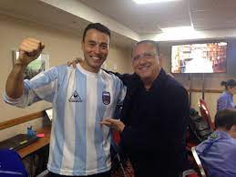 Gianluigi buffon, detto gigi (carrara, 28 gennaio 1978), è un calciatore italiano, portiere del parma, di cui è capitano. Rica Perrone Bandfm E Andre Rizek Do Sportv Se Desentendem No Twitter