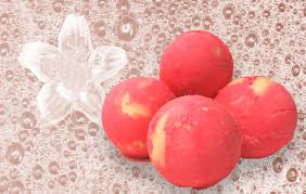 Die badekugeln nach dem vorsichtigen lösen aus den formen unbedingt luftdicht und trocken lagern (zum beispiel in einem schraubglas ), um zu verhindern, dass die ätherischen öle. Badebomben Selber Machen Rezept Mit Naturlichen Zutaten Beauty Aesthetic