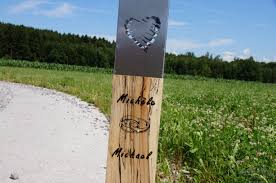 Hochzeit Trauung Kirche Holz Geschenk Ehe Ringe Einmalig Schon Verliebt Liebe Love Hochzeitsgeschenk Uberrasch Hochzeitsgeschenk Braut Brautigam Hochzeitsfeier