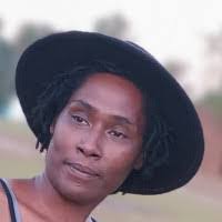 Clarissa Newell's Instagram, Twitter & Facebook