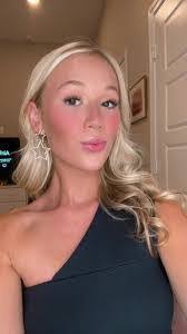 Sophie Carnes's Instagram, Twitter & Facebook