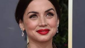 "Mi día libre": Ana de Armas regresa a España y su cara es de pura felicidad