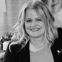 Jennifer Mink's Instagram, Twitter & Facebook