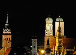 Night View Of The Munich Germany Old Town Skyline Frauenkirche Peterskirche Neues And Altes Rathaus Munchen Bayern Frauenkirche Rathaus