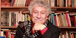 En poesía una verdad mal dicha, como sucede con tanto poema político,  fácilmente se vuelve mentira». Entrevista a Juan Manuel Roca