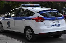 Σκότωσέ με εννέα σφαίρες στην σύζυγο του μέσα σε ταβέρνα μία νέα άγρια δολοφονία γυναίκας από τον σύζυγό της συγκλονίζει την χώρα. Nea Gynaikoktonia Sth Larisa Skotwse Th Gynaika Toy Me Oktw Pyrobolismoys Mesa Se Taberna