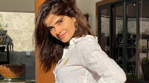 Vanessa Giácomo exibe corpão em clique seminua