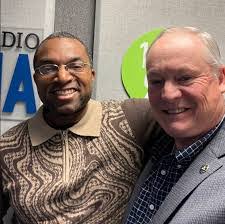 Murray Farr's Instagram, Twitter & Facebook