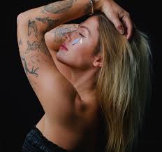 🌸In recent years, Louisville artist Whitney Olsen (aka  Bloom)🌸✨@whitnaastyy has been busy traveling around the world 🌏, visiting  and learning from new cultures while also making expansive murals and  indulging her adjacent