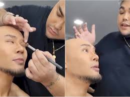 Sejak awal kemunculannya di dunia entertainment, deddy corbuzier dikenal sebagai seorang pesulap yang kerap muncul di layar televisi. Ribut Saat Pakai Eyeshadow Ivan Gunawan Dan Deddy Corbuzier Disebut Kayak Tom Jerry Indozone Id