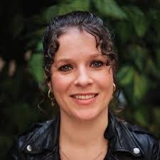 Anne Helm's Instagram, Twitter & Facebook