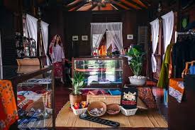 Kompleksin yakınında, malezya göçmenlik ve gümrük personeli için ksab mahalleleri bulunmaktadır ve iki okul sekolah kebangsaan kompleks sultan abu bakar (skksab) ilkokulları ve sekolah menengah kebangsaan. Tourism Johor Kompleks Warisan Sultan Abu Bakar Kini Facebook