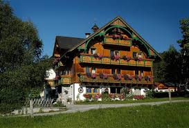 Surrounded by the dachstein massif, guests can relax in the garden or on the spacious terrace. Pension Schladming Wagnerhof