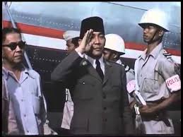 Bung karno yang lahir di surabaya pada 6 juni 1901 ini lekat. Video Soekarno Berwarna Youtube