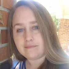 Leslie Potts's Instagram, Twitter & Facebook