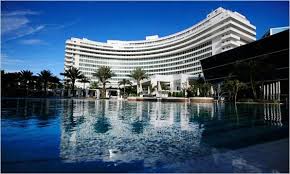 Flamboyance Gets A Face Lift Miami Beach Hotels Miami Hotels Fontainebleau Miami Beach