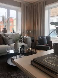 En Mysmorgon I Studio 51 Add Simplicity Vardagsrum Inspiration Gardiner Inredning Vardagsrum Gardiner Inredning